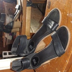 Lightly worn Frye and co. Heeled sandals